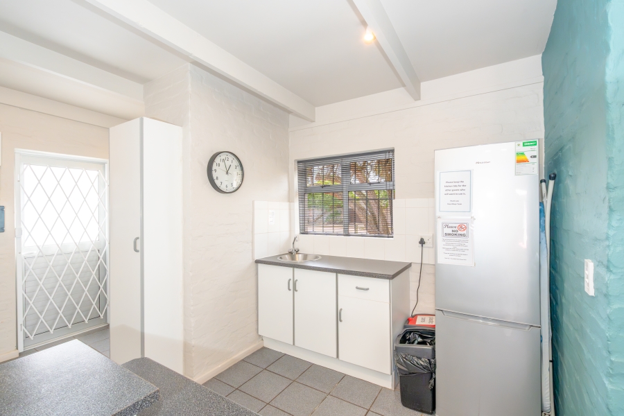6 Bedroom Property for Sale in Middedorp Western Cape
